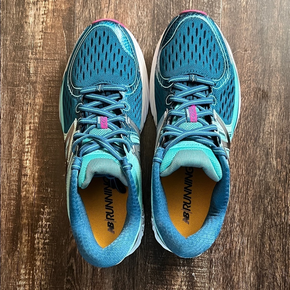 NWOT New Balance Women's Athletic Shoes in Teal and Magenta - Picture 2 of 6